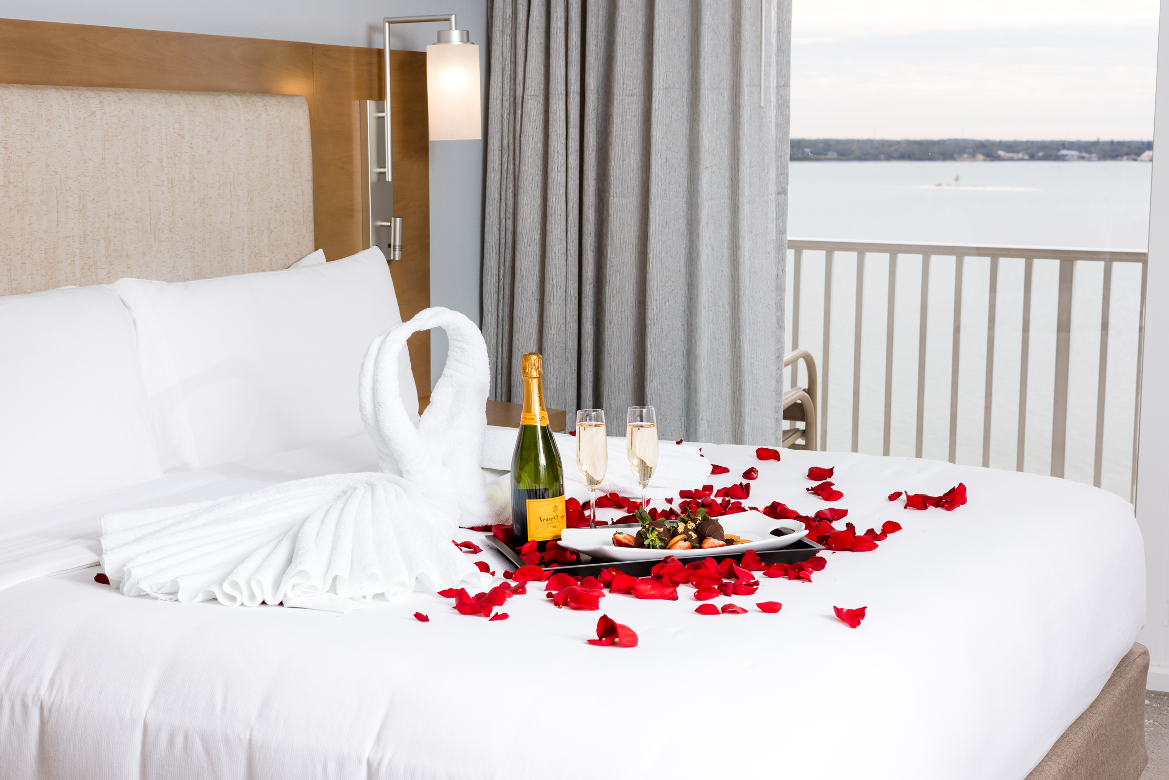 Romance is in the Air at Clearwater Beach Marriott Resort on Sand Key – Escape to the Gulf Coast with Exclusive Romance Perks Package