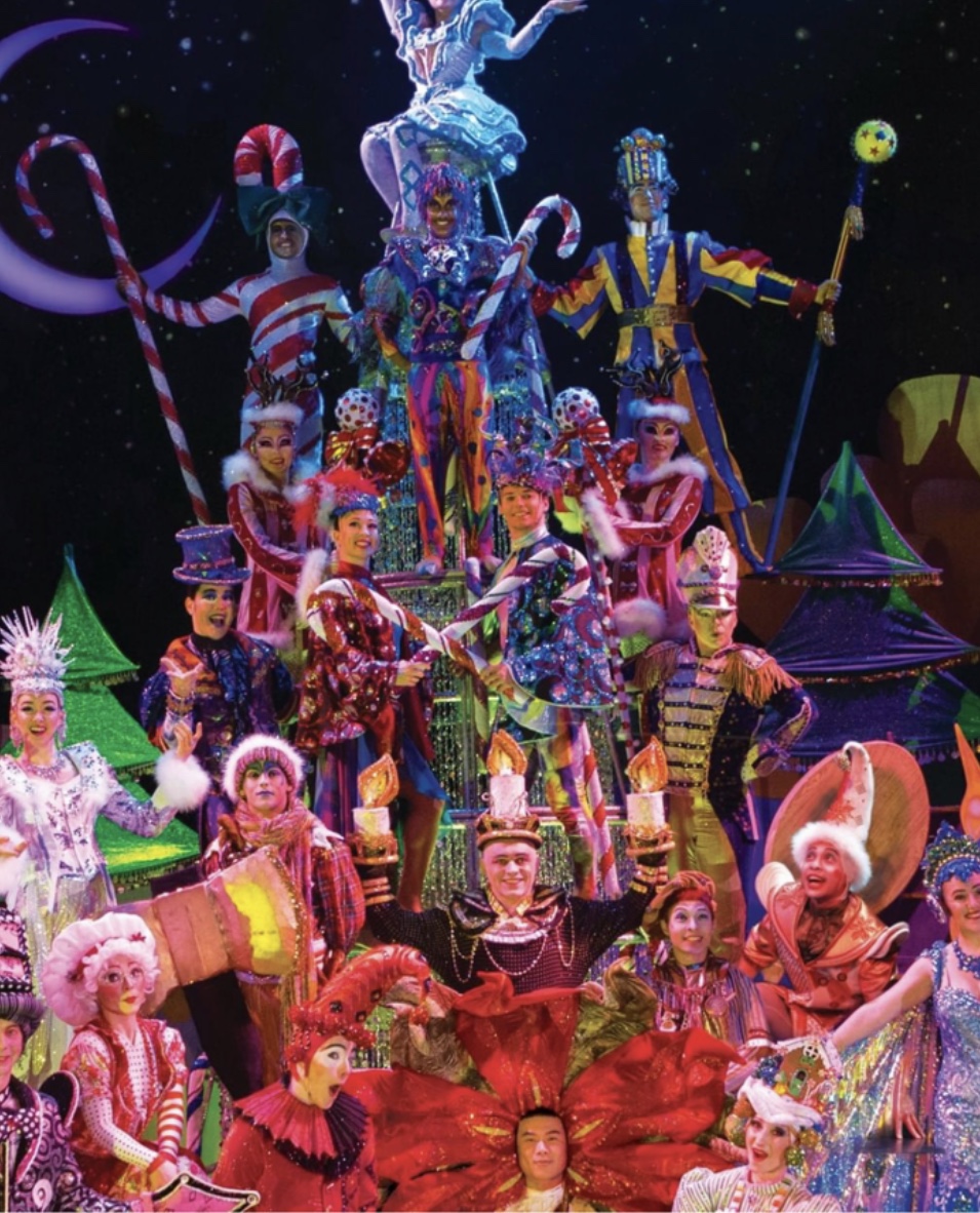 Cirque Dreams Holidaze Electrifies the Mahaffey Theater