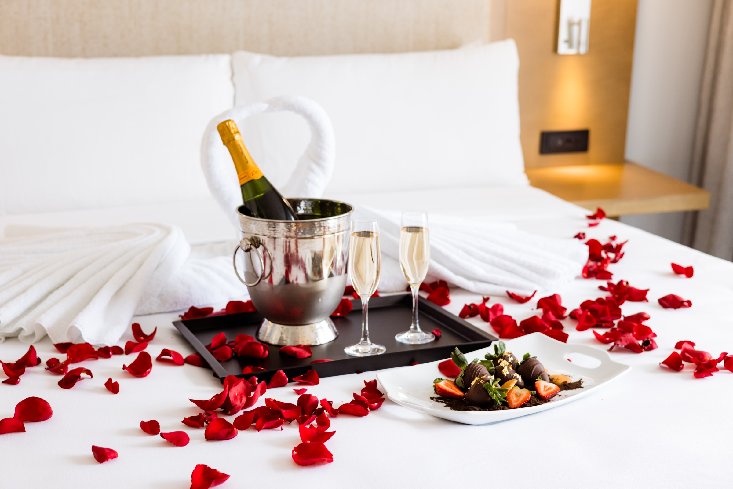 Clearwater Beach Marriott Resort on Sand Key Announces Valentine’s Day Menu, Special Room Packages, and Spa Rates